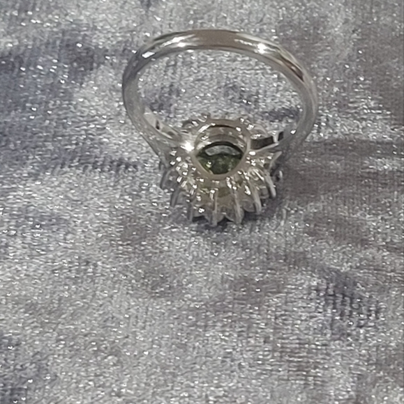 925S Genuine Peridot Flower Ring - Picture 11 of 13